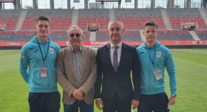Echipa de fotbal pe terenul de joc