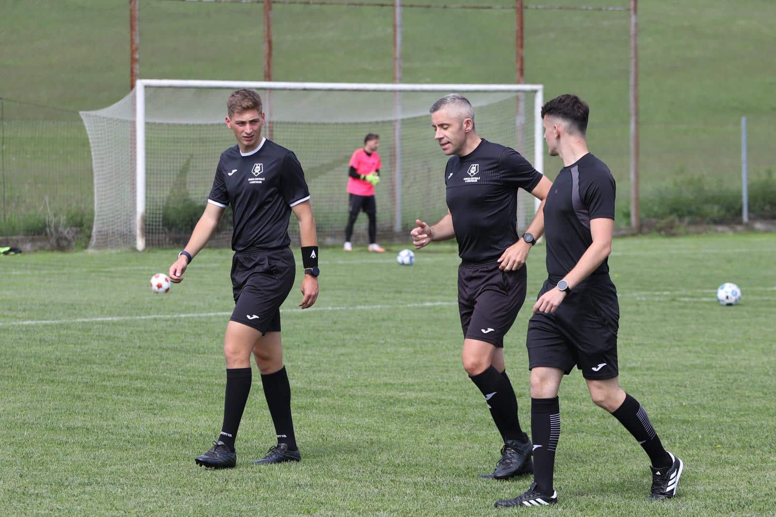 (foto) Radu Petrescu delegat din nou la un meci din Superliga Sibiu Arbitri de fotbal pe teren