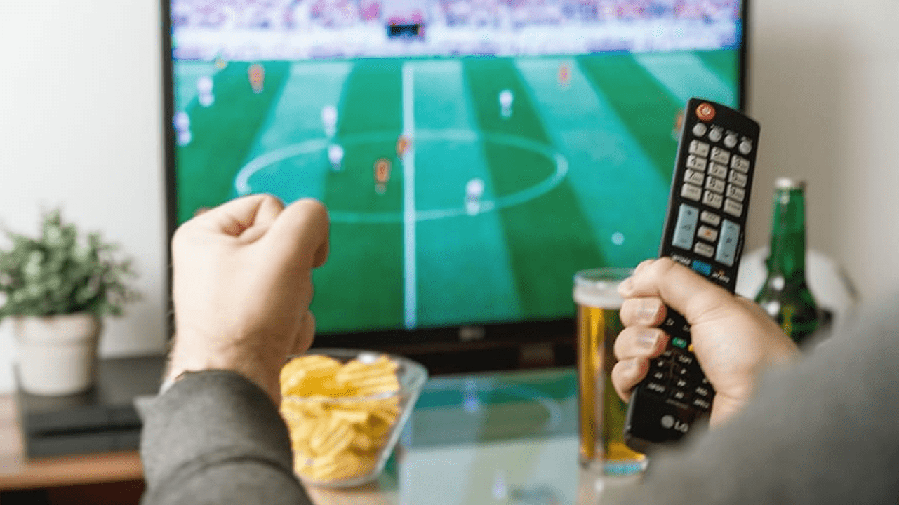 Schimbare majoră pe piața media din România! Unde vor putea fi urmărite Europa League și Conference League din 2027