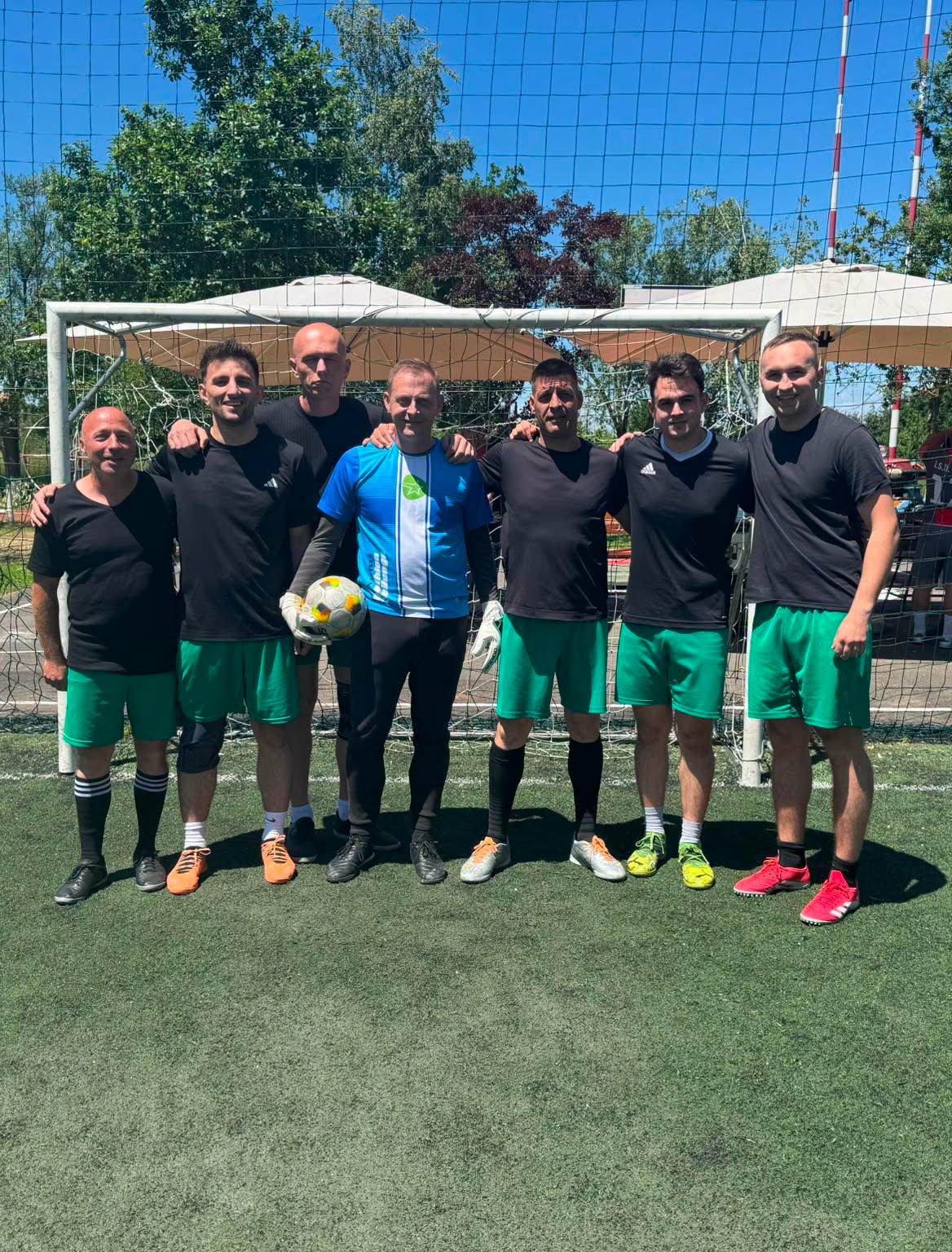 (foto) Pompierii de la ISU Sibiu au schimbat intervențiile cu fotbalul și au câștigat turneul din Sibiu