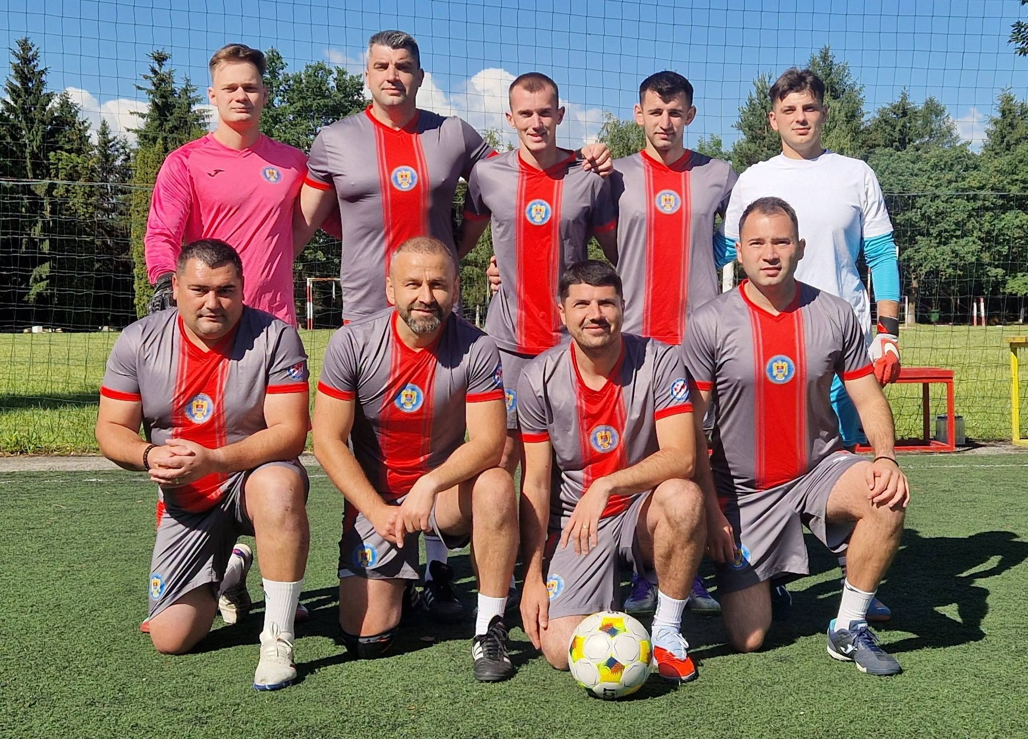 (foto) Pompierii de la ISU Sibiu au schimbat intervențiile cu fotbalul și au câștigat turneul din Sibiu