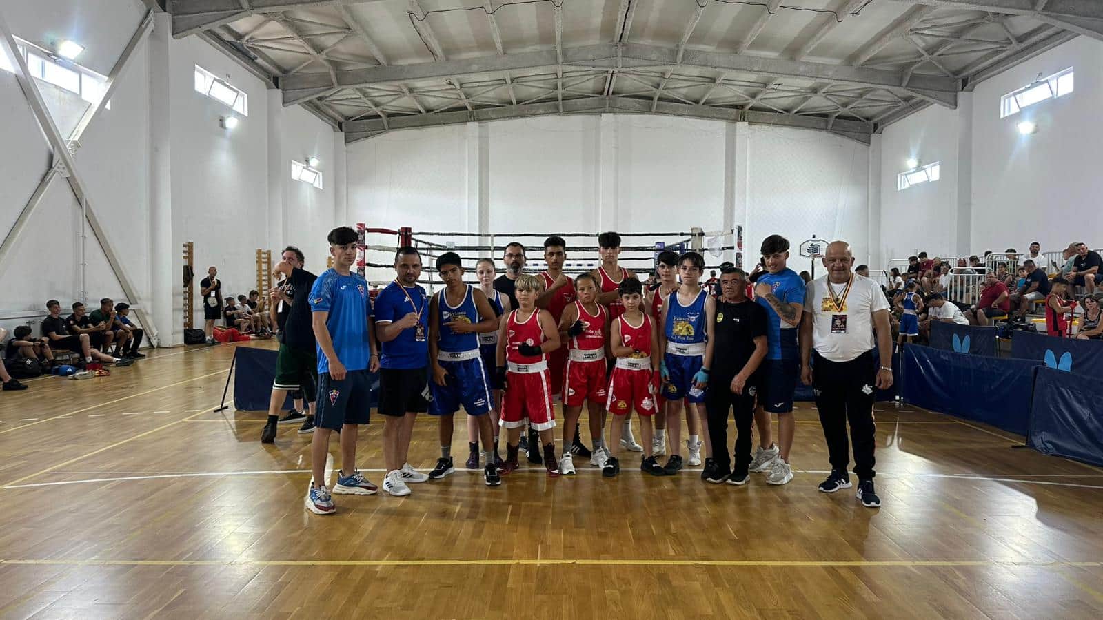 (foto) Boxerii din Sibiu au făcut spectacol în ring la Cupa Unirea Sântana: 11 medalii, dintre care opt de aur