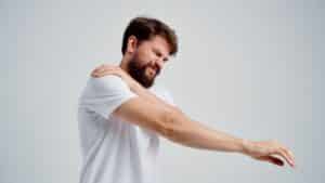 Cu ce trece febra musculară? Află de ce apare, cât durează și care sunt cele mai eficiente remedii pentru recuperare rapidă. Ghid complet despre hidratare, alimentație, stretching și prevenirea durerilor musculare.