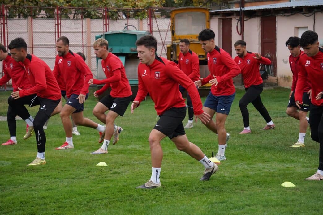 fotbalisti selimbar antrenament pregătire
