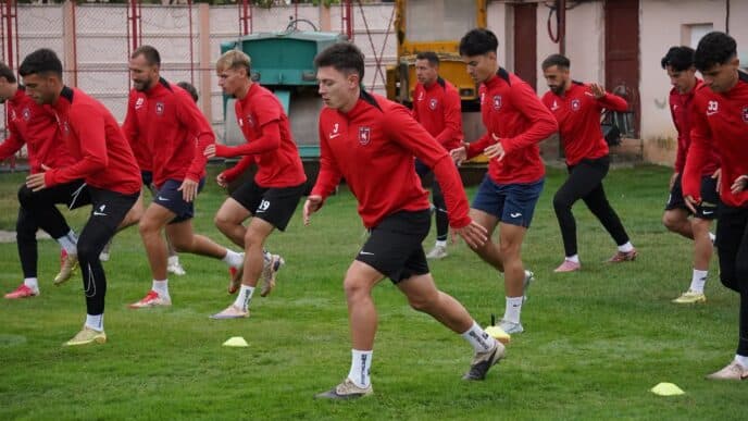 fotbalisti selimbar antrenament pregătire