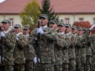 militari uniforma armata