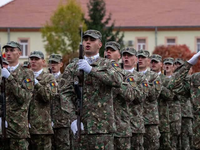 militari uniforma armata